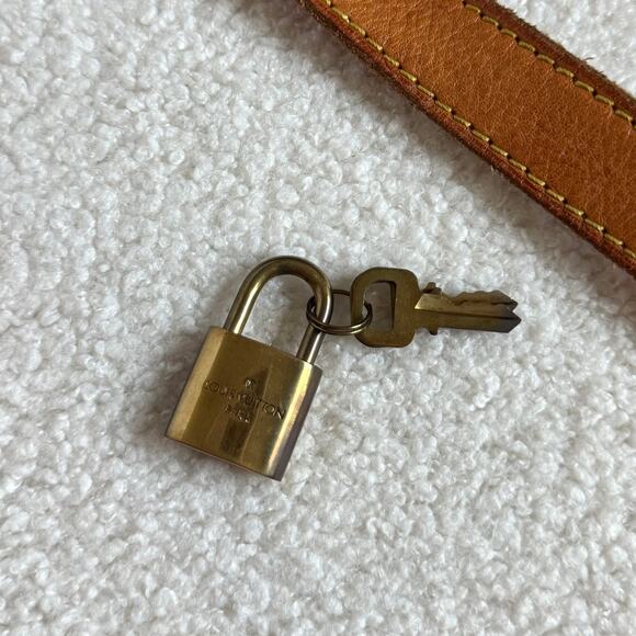 Louis Vuitton Monogram Keepall bandoulière 45 Canvas Leather Duffle Bag LV Lock - Picture 9 of 9